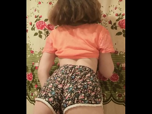 ❤️ دختر جوان سکسی که شورتش را جلوی دوربین در می آورد ️ ویدیو پورنو در پورنو fa.pornoklinge.ru ❌